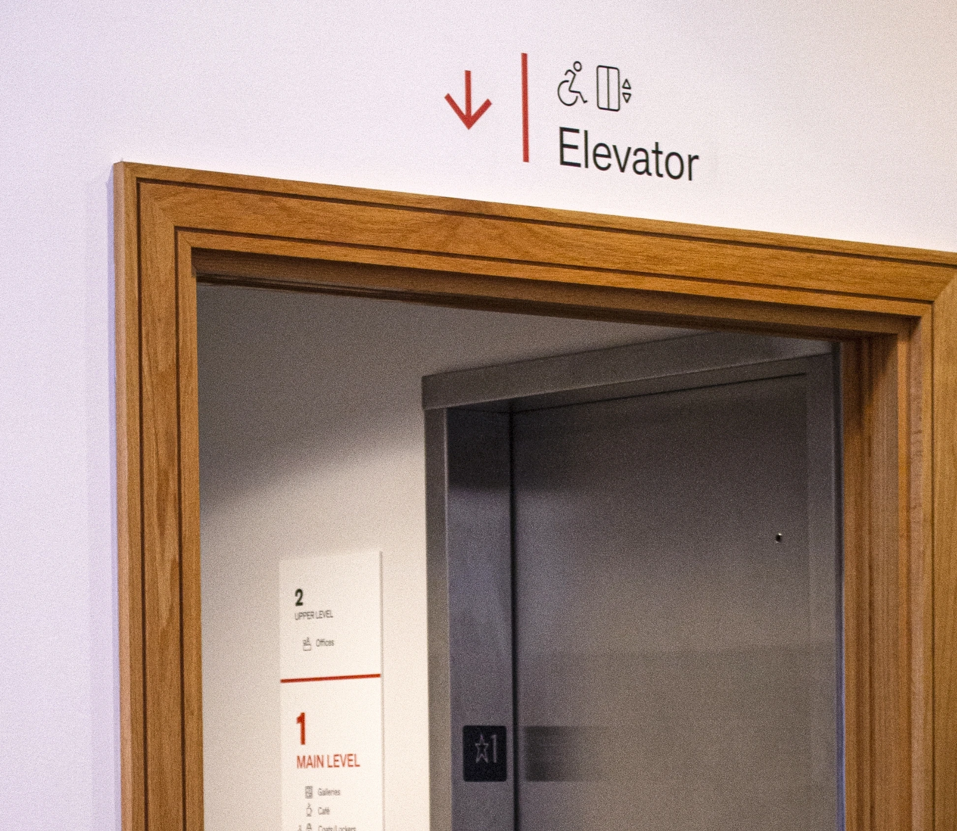 A doorway with an elevator sign on it.